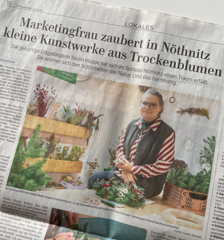 IMMERBLUME Studio Geschenkgutschein für Workshops und Produkte Geschenkgutschein mit Umschlag mit kleinem Trockenblumensträußchen dekorativ fotografiert